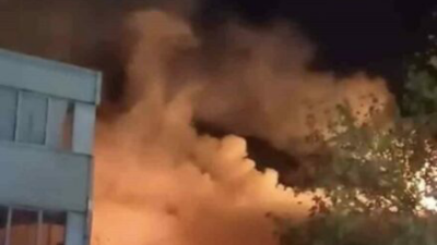 Bursa’nın Kestel ilçesinde, tekstil fabrikasında çıkan yangın itfaiye ekiplerinin müdahalesi