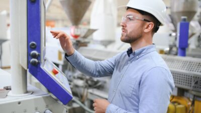 Tekstil mühendisliği, tekstil ürünlerinin tasarımı, üretimi ve kalite kontrolü ile