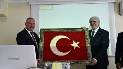 Yüzlerce yıldır Demircili kadınların evlerindeki halı tezgahlarında dokudukları Demirci halıları