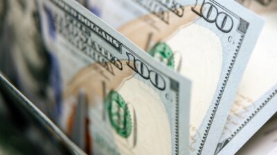 Dolar 34,2720 liradan, euro ise 37,3620 liradan güne başladı.