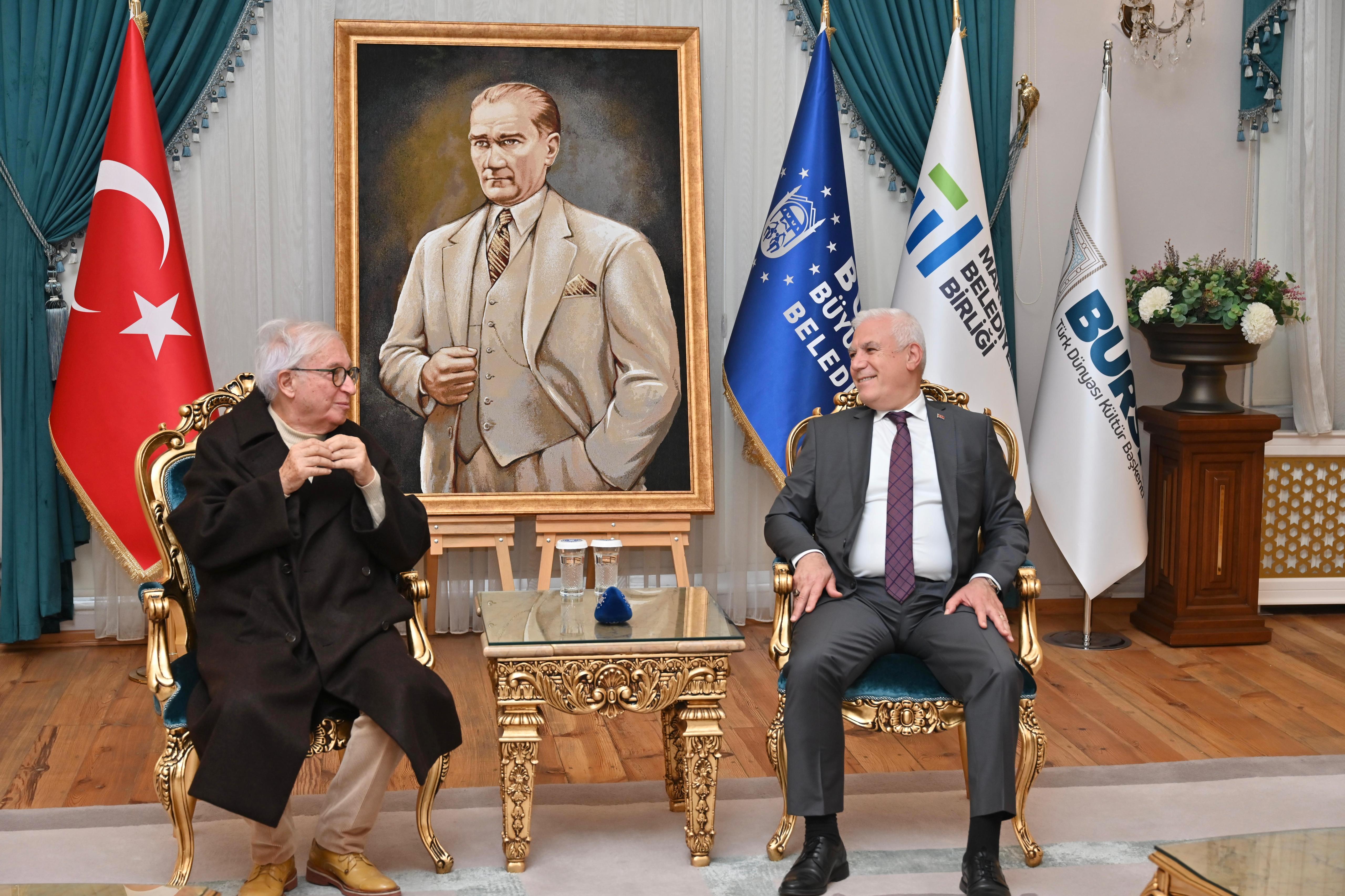 Bursa Büyükşehir Belediye Başkanı Mustafa Bozbey, Bursalı ünlü modacı Yıldırım