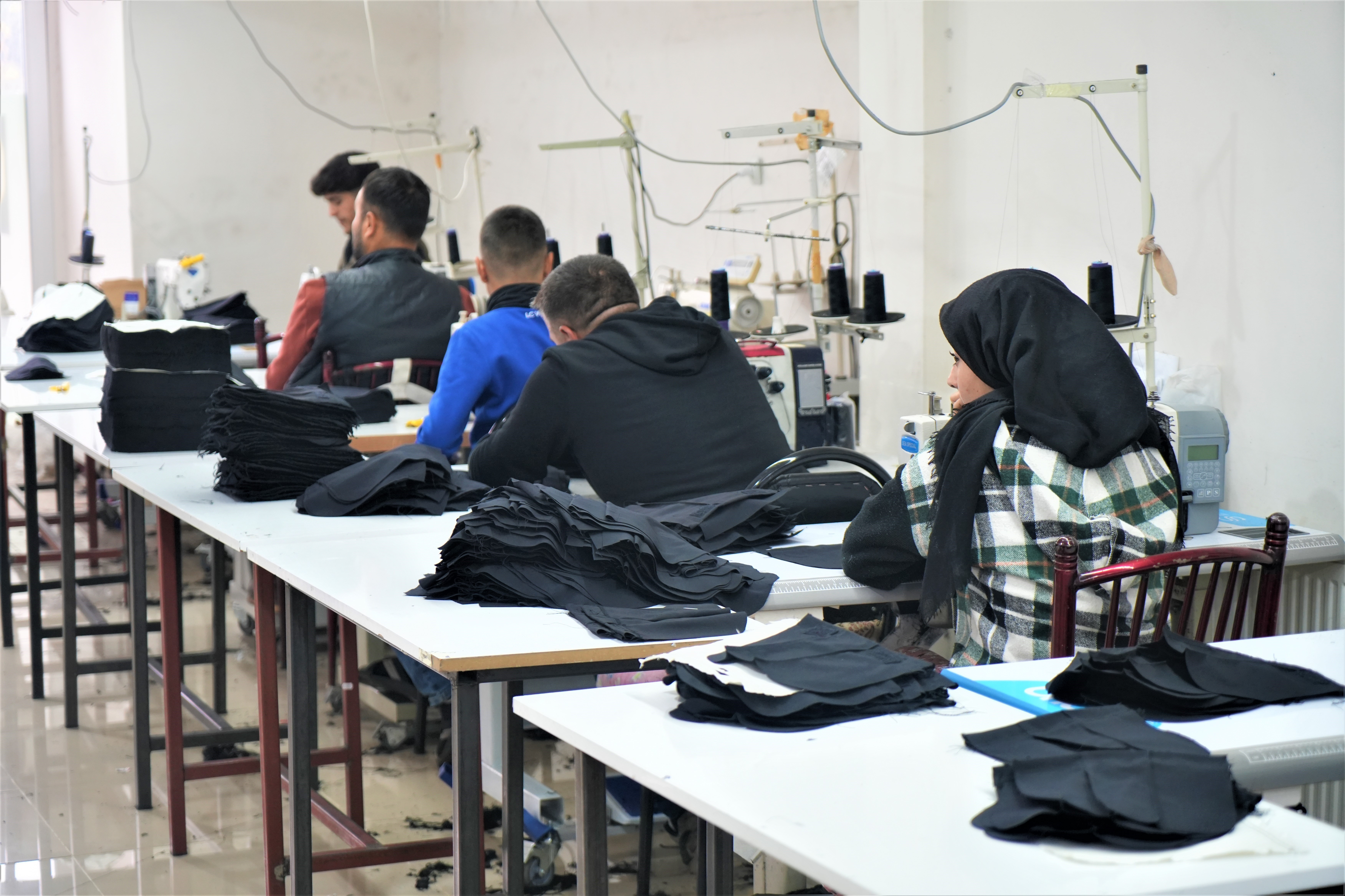 Muş’ta küçük bir odada tek bir makineyle başladığı işini, devletin