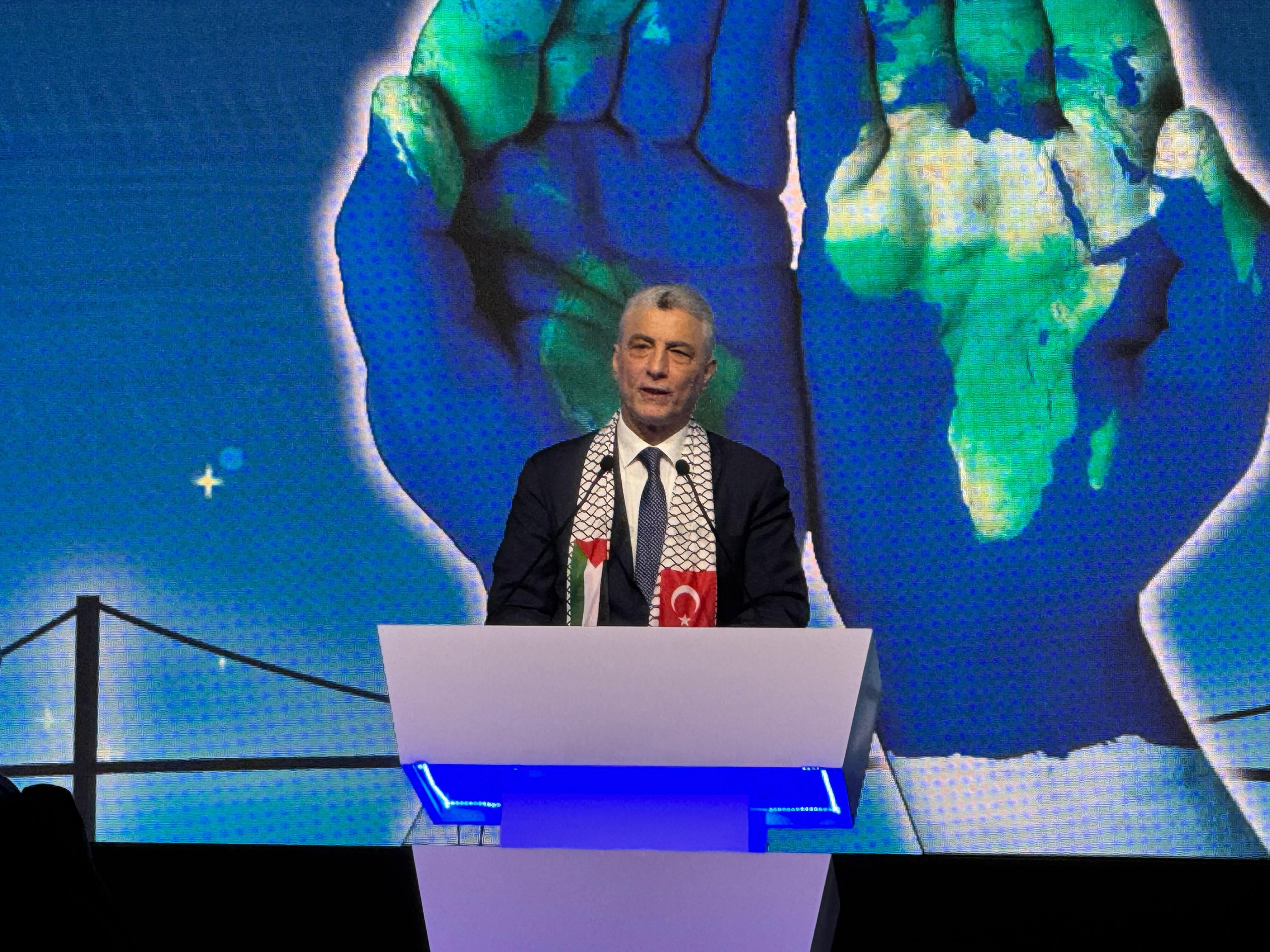 Dünya Helal Zirvesi'nde katılan Ticaret Bakanı Ömer Bolat, "İslam ülkeleriyle