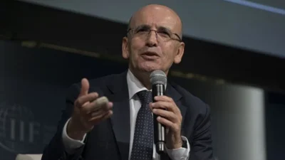 Hazine ve Maliye Bakanı Mehmet Şimşek, beklentilerdeki iyileşmenin enflasyondaki katılıkları