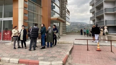 Karabük’te tekstil atölyesinde çalışan yaklaşık 30 işçi, sabah işe geldiklerinde