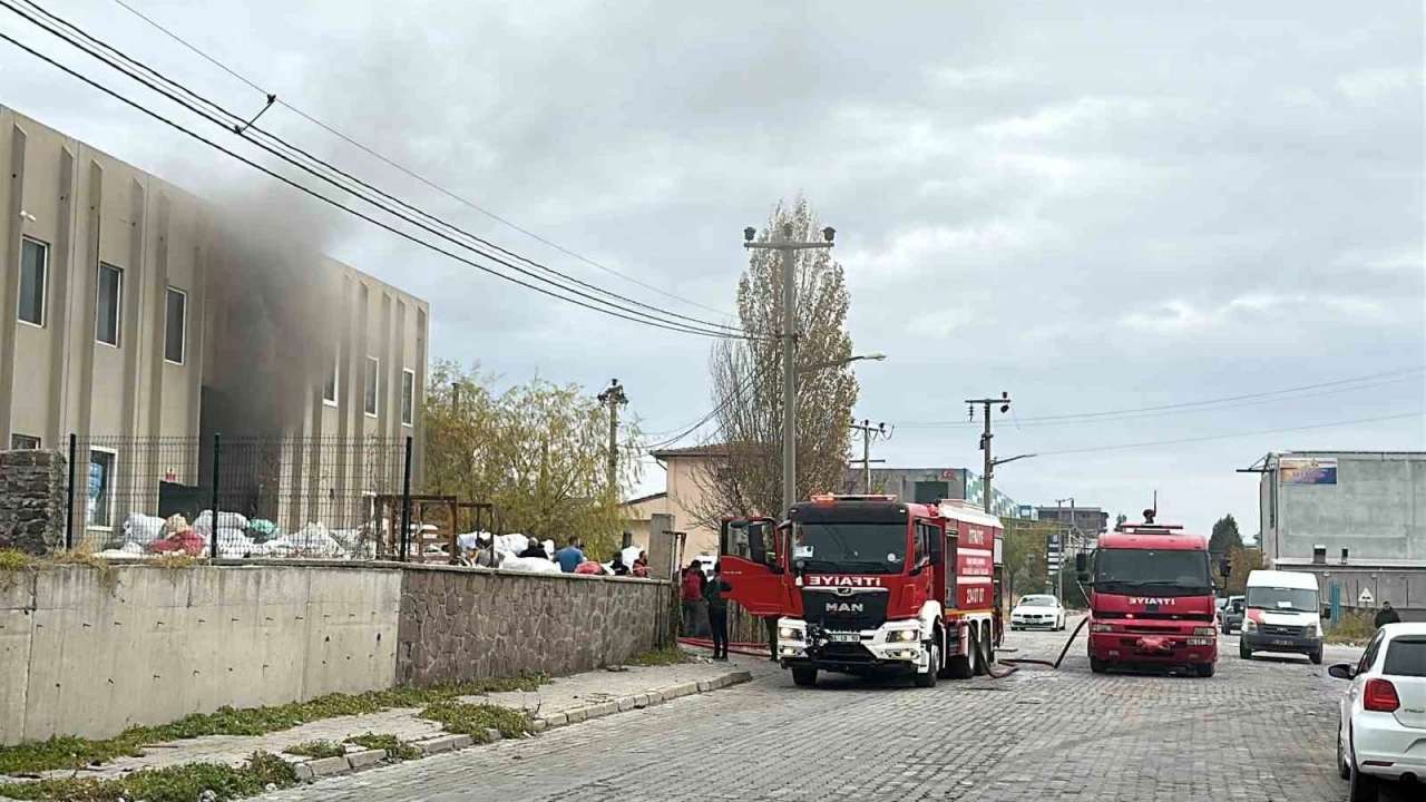 Uşak’ta tekstil fabrikasında yangın  