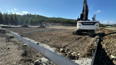 Denizli'nin Beyağaç ilçesinde inşaatına başlanan konfeksiyon fabrikasında 150 kişiye iş