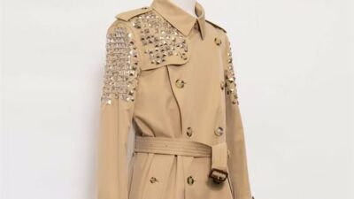 Rei Kawakubo liderliğindeki Japon markası COMME des GARÇONS, Burberry’nin ikonik