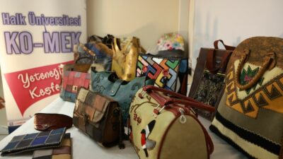 Kocaeli Büyükşehir Belediyesi Meslek ve Sanat Eğitimi Kursları’ndaki 'Deri Çanta