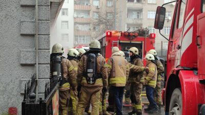 İstanbul Küçükçekmece'de 4 katlı bir binanın girişinde bulunan tekstil atölyesinde