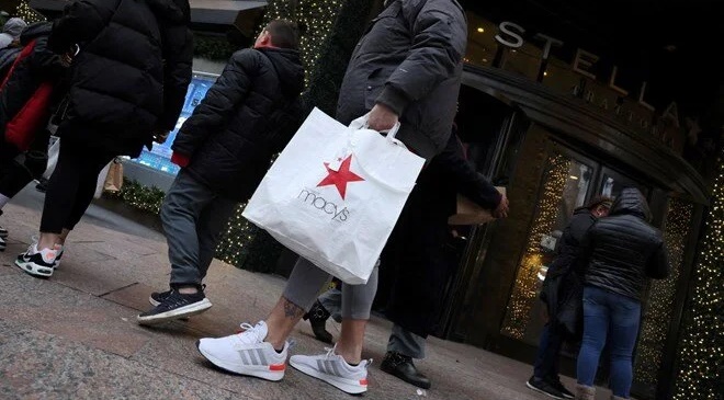 ABD merkezli giyim perakende şirketi Macy's'te bir çalışan 151 milyon