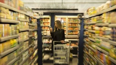 Sıkılaşan ekonomik koşulların iç talebe etkisi perakende satış verilerine yansıdı.