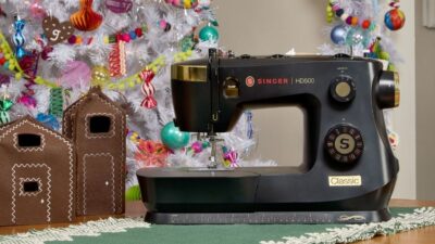 Dikiş makinelerinde yeniliklerin öncüsü Singer, yeni yıla iki özel dikiş