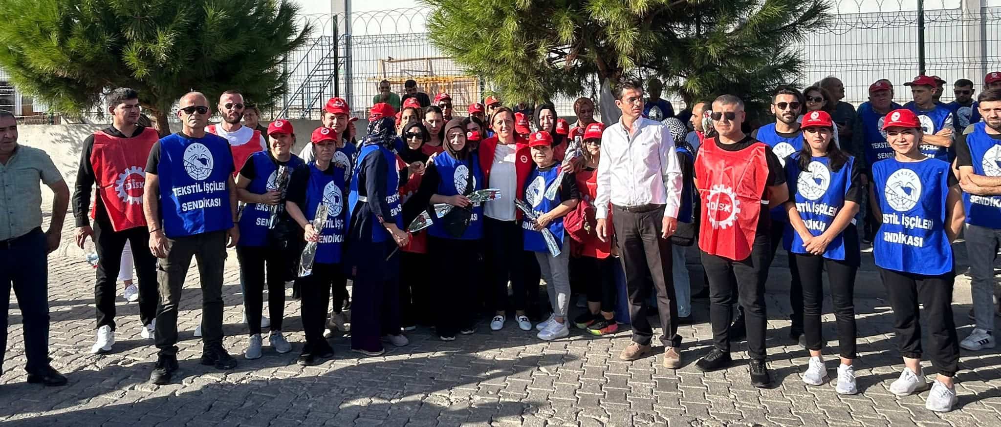 DİSK'e bağlı Tekstil İşçileri Sendikası, İstanbul merkezli TYH Tekstil'in Manisa'nın