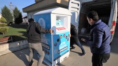 Uşak Belediyesi, şehir içine 200 adet tekstil atığı kumbarası konulması