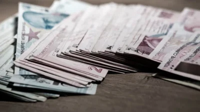 Piyasalarda gözler Merkez Bankası'nın faiz kararına çevrildi. Perşembe günü açıklanacak