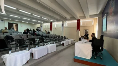 Erzincan'da İŞKUR yetkileriyle tekstil ve hazır giyim sektör temsilcileri bir