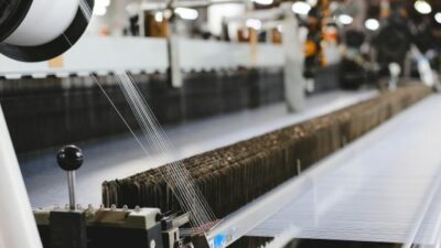 Bursa'da 1952 yılından beri kadın dış giyim, abiye ve gelinlik