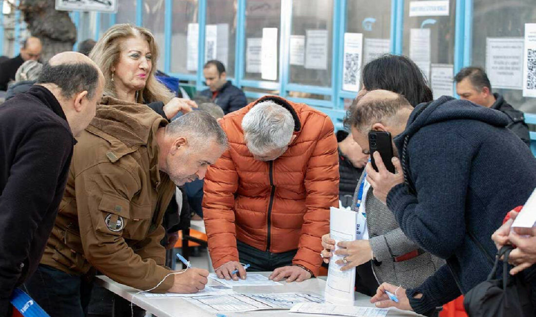 İşsizlik rakamları Kasım ayında gerilerken, istihdam edilenlerin sayısında düşüş yaşandı.