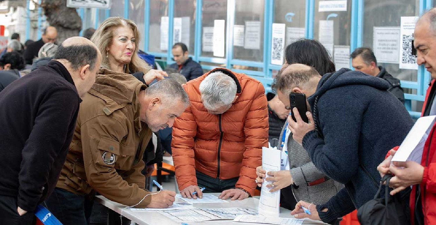 İşsizlik rakamları Kasım ayında gerilerken, istihdam edilenlerin sayısında düşüş yaşandı.