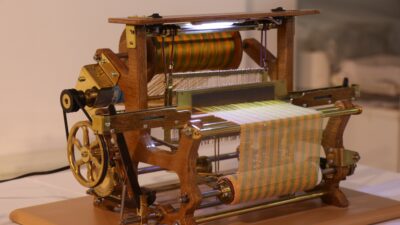 Denizli'de 15 yıldır minyatür dokuma tezgahı yapan Abdullah Yurtsever, gelecek