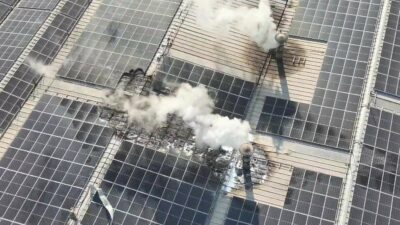 Bursa'nın İnegöl ilçesinde faaliyet gösteren bir tekstil fabrikasında yangın çıktı.
