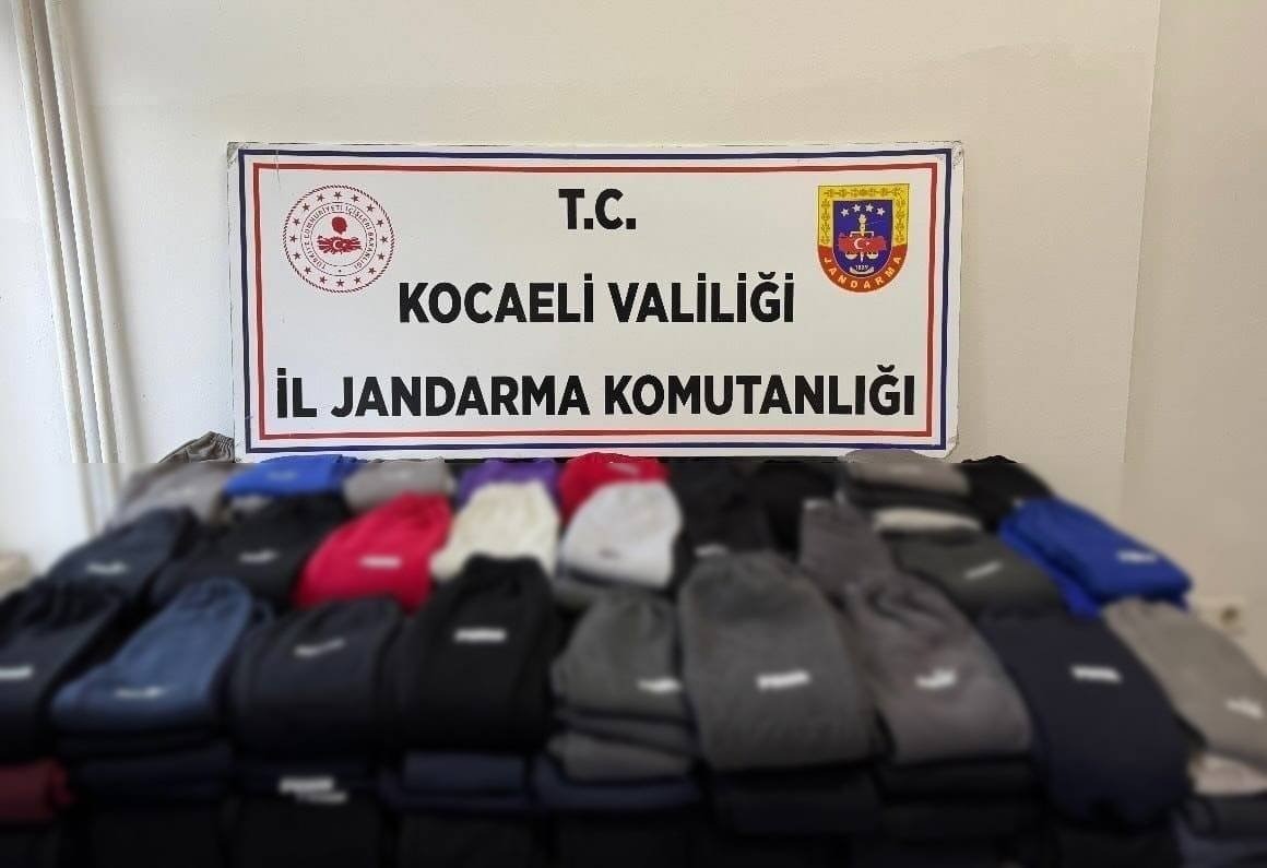 Kocaeli'de jandarma ekiplerince yapılan çalışmada ünlü markalara ait sahte 2
