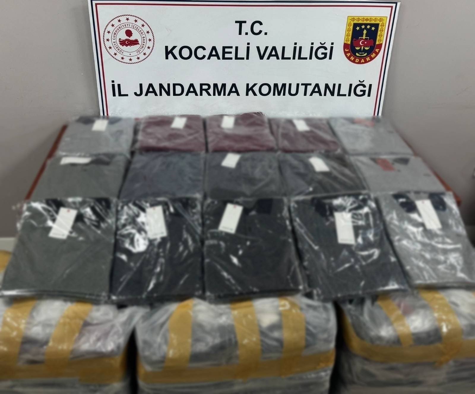 Kocaeli'nin Kartepe ve Gölcük ilçelerinde iki adrese yapılan baskında, ünlü