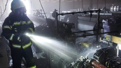 Denizli'deki bir tekstil fabrikasında çıkan yangın ağır hasara yol açtı.