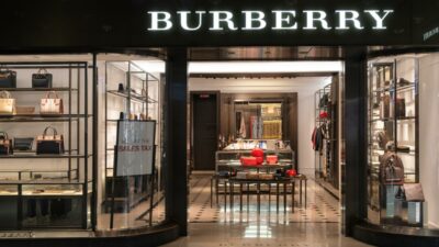 İngiliz lüks moda markası Burberry Group, üçüncü çeyrek perakende gelirlerinde