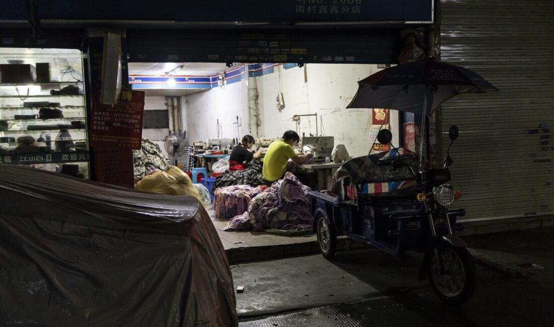 Çin'de kurulan ancak şu anda merkezi Singapur'da bulunan Shein, tedarik