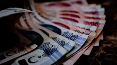 Türkiye yeni yıla ekonomik krizin etkisi altında girdi. Ekonomi yönetiminin