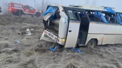 Malatya’nın Doğanşehir ilçesinde tekstil işçilerini taşıyan servis aracı, sis ve