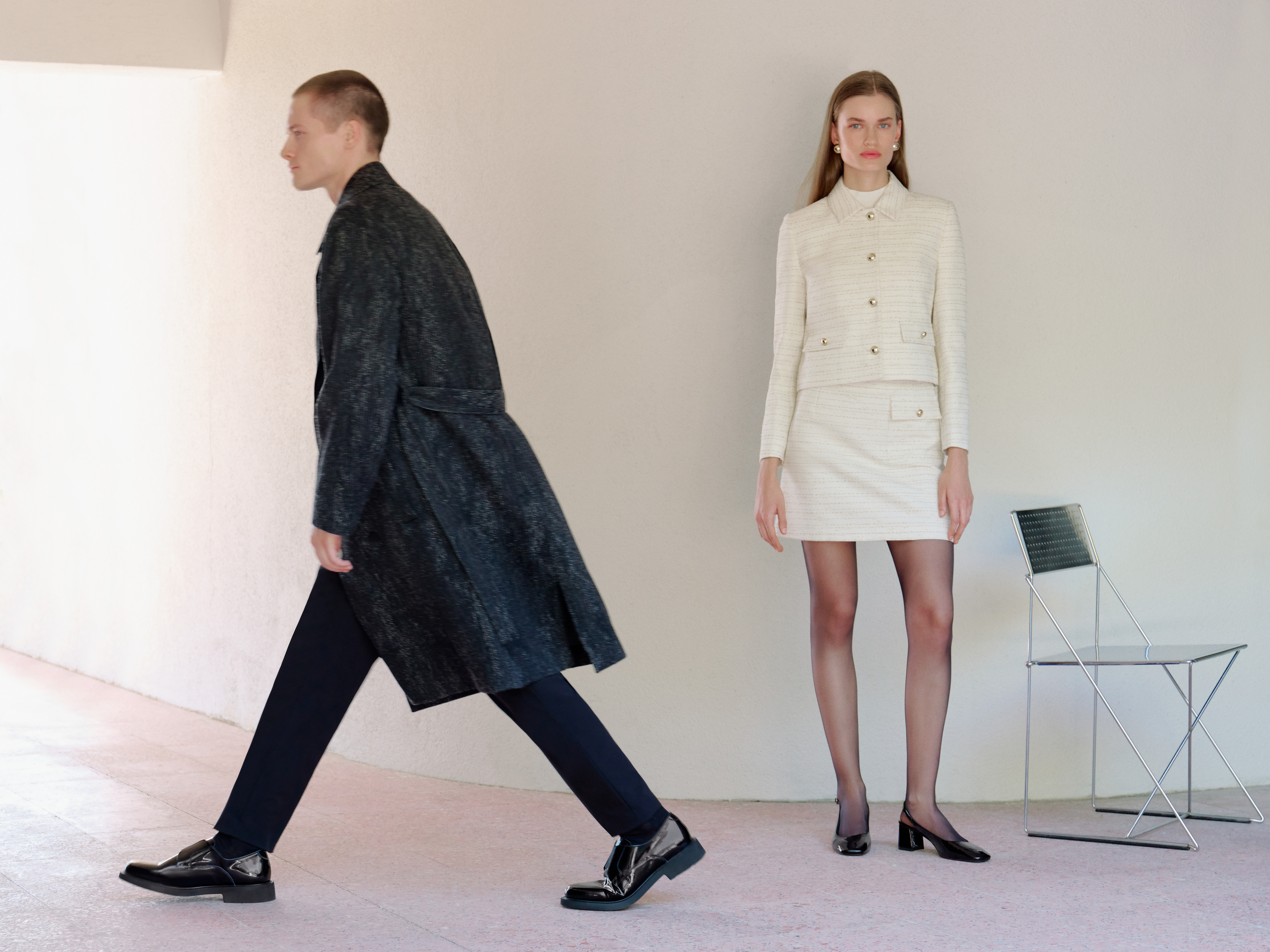 Divarese, rugan ve parlak deri koleksiyonuyla stilinize sofistike ve çarpıcı