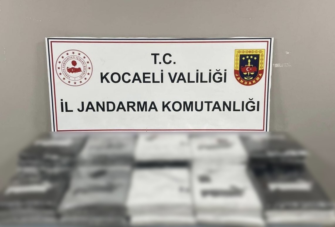 Kocaeli'nin Gölcük ilçesinde ünlü markalara ait sahte bin 500 muhtelif