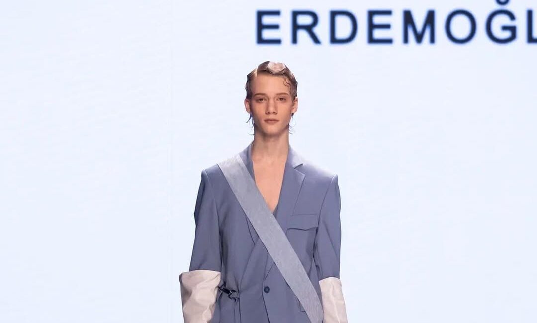 Moda Tasarımcısı Emre Erdemoğlu, Türkiye'de yeterince tasarımcı marka olmamasının kültürel