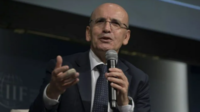 Hazine ve Maliye Bakanı Şimşek, cari açığın sürdürülebilir seviyede kalmasını