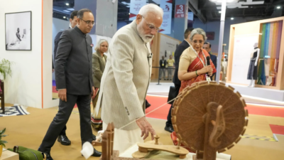 Hindistan Başbakanı Narendra Modi, tekstil sektörüne yapılan yabancı yatırımın son