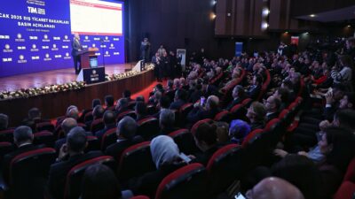 Ticaret Bakanı Ömer Bolat, 2025'e ihracatta çifte rekorla başladıklarını belirterek,