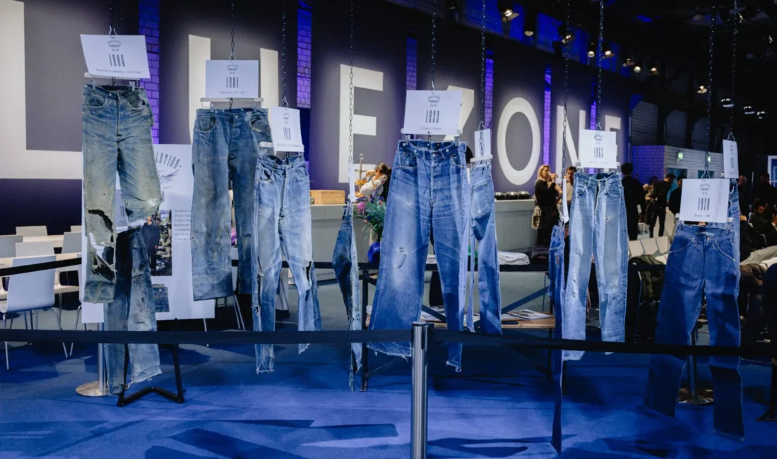 Denim başlangıçta sadece indigo boyalı pamuklu bir kumaş olarak bilinirken,