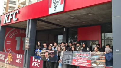 Haklarını almak için İş Gıda’yı protesto gösterilerine başlayan KFC ve