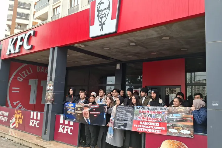 Haklarını almak için İş Gıda’yı protesto gösterilerine başlayan KFC ve