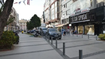 İzmir’de modanın kalbi konumundaki Mimar Kemalettin Moda Merkezi, artan maliyetler