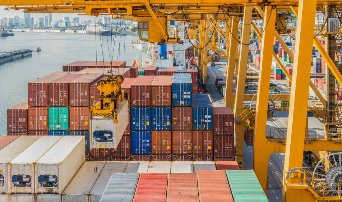 Akdeniz İhracatçı Birlikleri (AKİB) Koordinatör Başkanı Fatih Doğan, şubat ayında 1,4 milyar