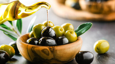 Türk zeytincilik sektörü, yıllık 370 bin ton zeytinyağı ve 185