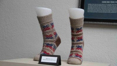 Çanakkale Savaşı’nda örülen çoraplardan ilham alınarak hazırlanan el emeği çoraplar,