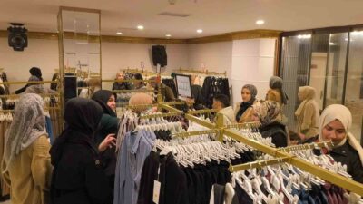 Kars’ta, Ramazan Bayramı öncesi gerçekleştirilen tesettür giyim festivali yoğun ilgi
