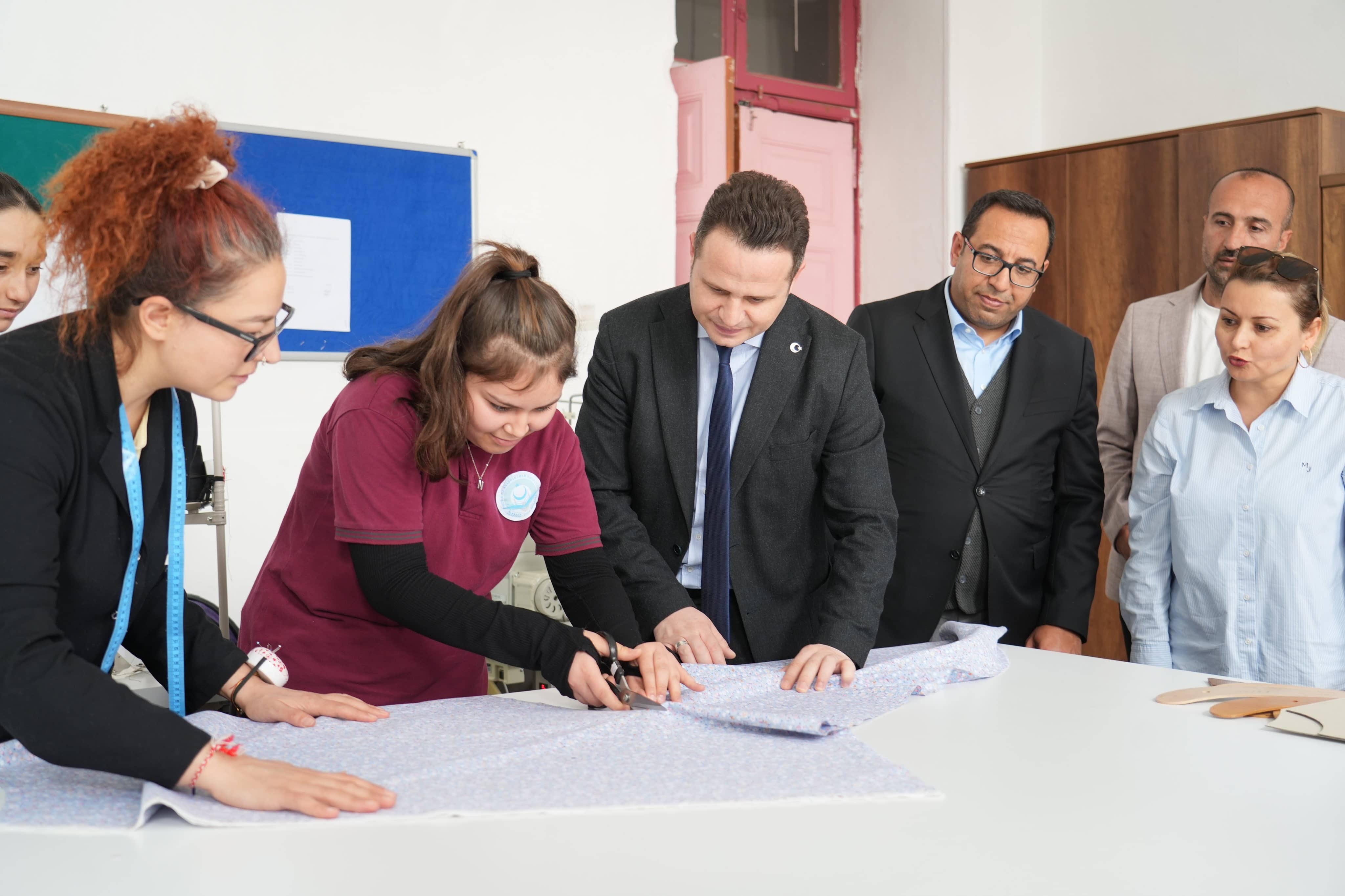 Muğla İl Millî Eğitim Müdürlüğü koordinasyonunda Muğla Olgunlaşma Enstitüsünde "Usta