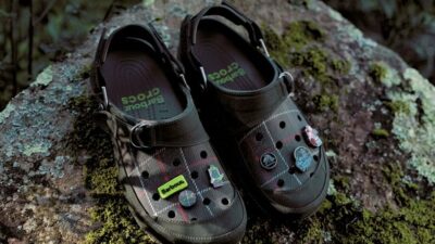 İngiliz modasının ikonu Barbour, Colorado'ya gidiyor ve Crocs ile çok