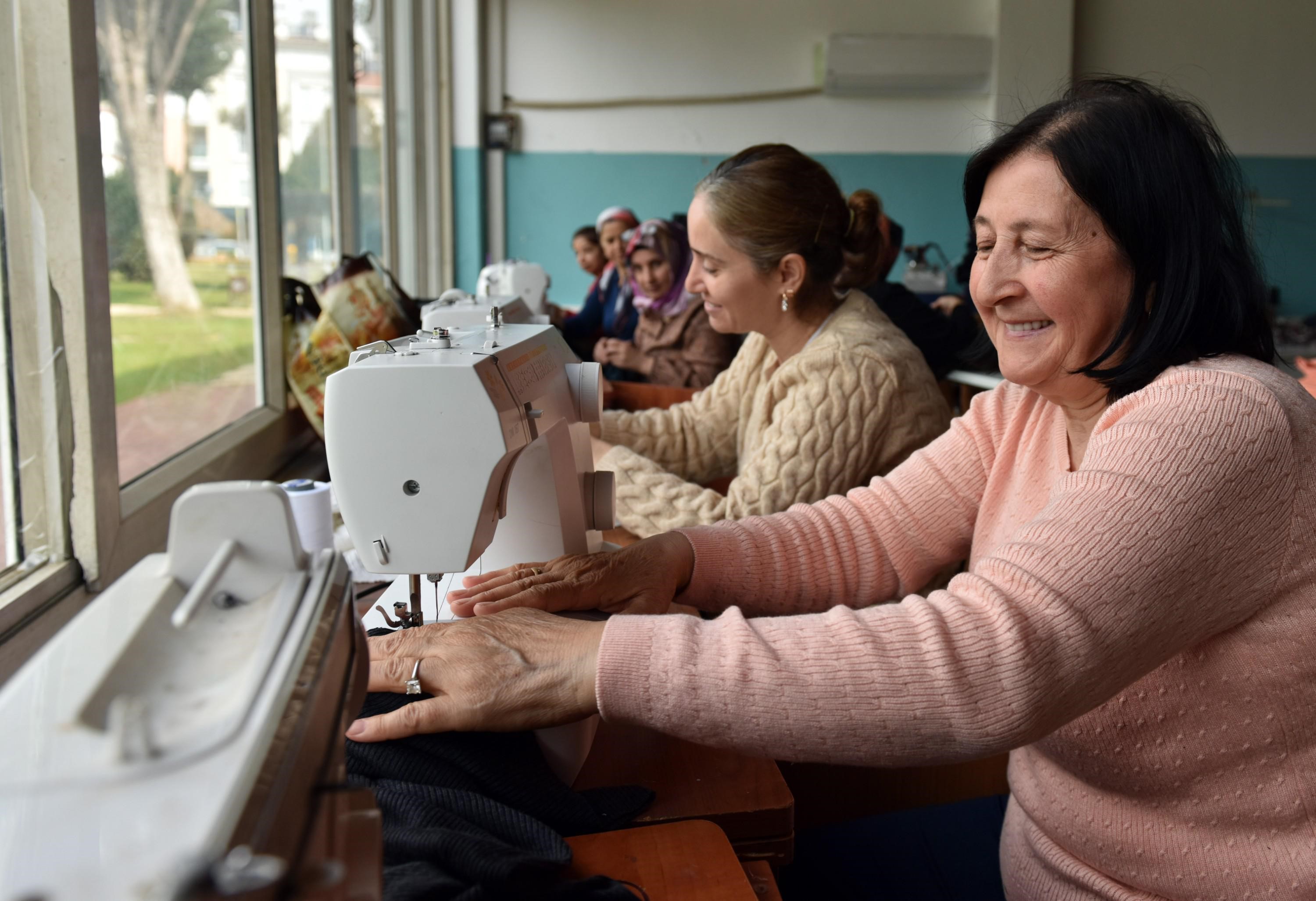 Kepez Belediyesi’nin Antalya Kepez Meslek Eğitim Kursları’nda (AKMEK) en fazla